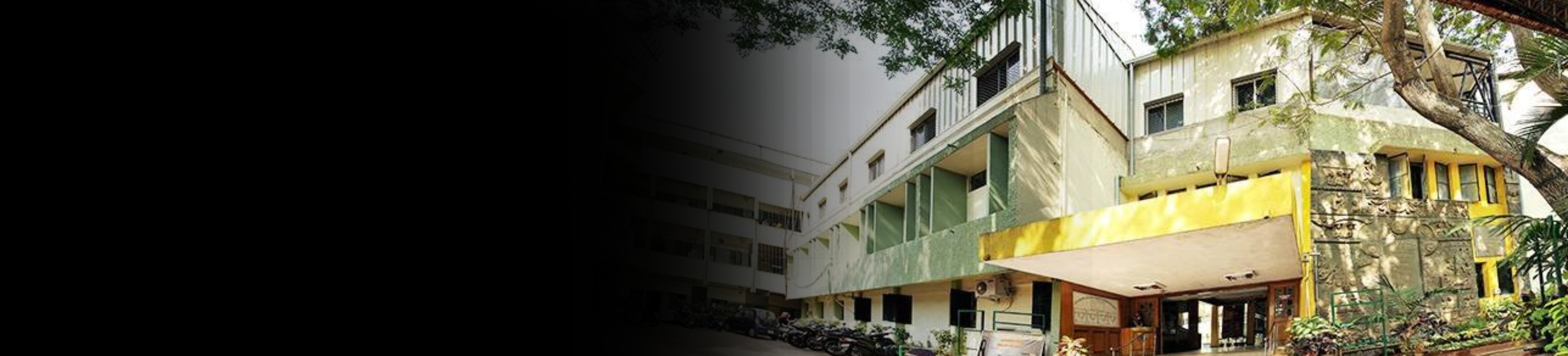 Maharani Lakshmi Ammanni College for Women Autonomous banner