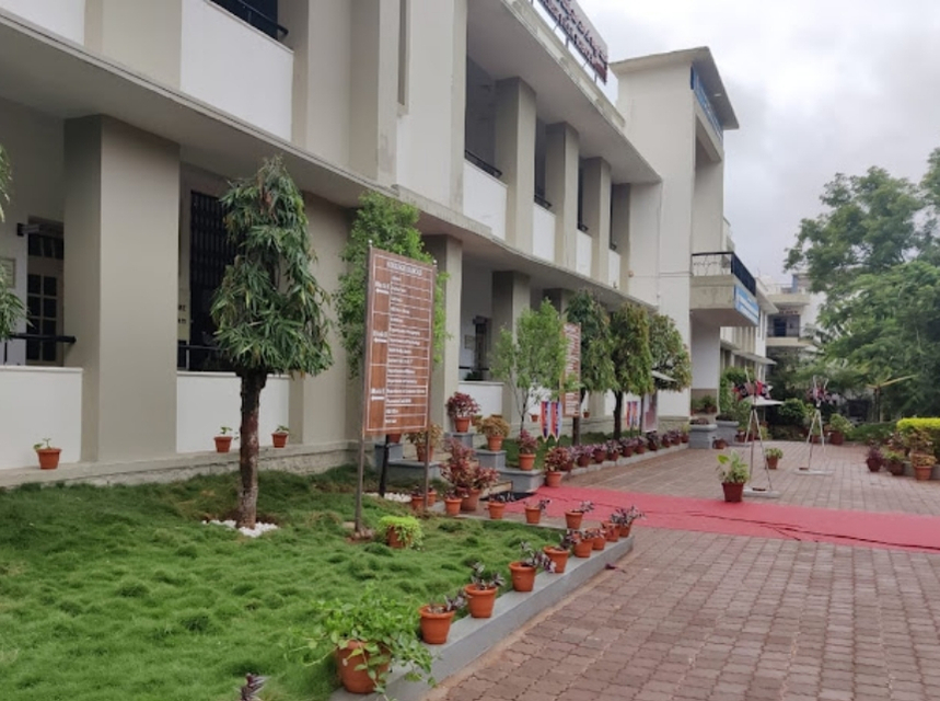 KLE Society's Shri Kadasiddheshwar Arts College and H.S Kotambri Science Institute gallery image 2